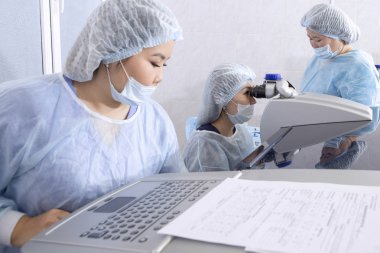 Lazer ameliyatı için vizyon düzeltme ve katarakt kaldırma