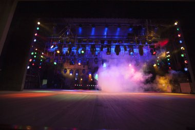 Sahne Alanı'nda tiyatro ışık