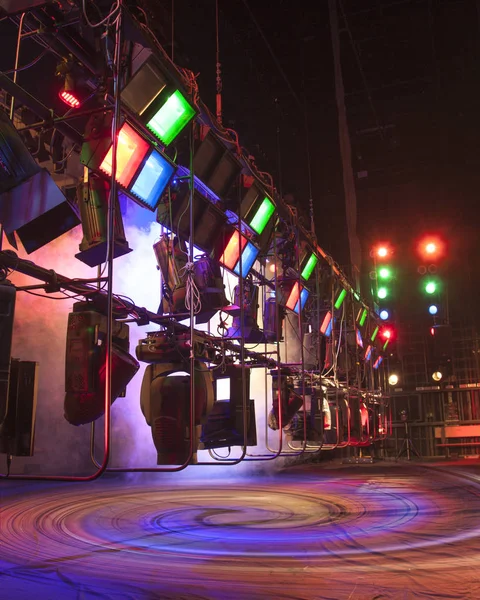 Luz de teatro en el escenario — Foto de Stock