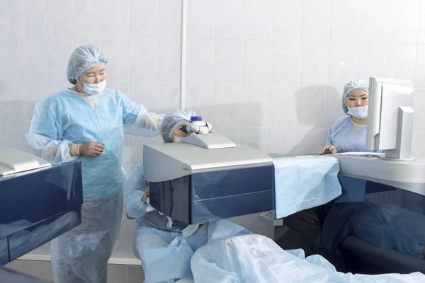 Laserchirurgie zur Sehkorrektur — Stockfoto