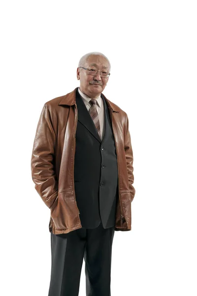 Retrato de un hombre asiático de edad avanzada — Foto de Stock
