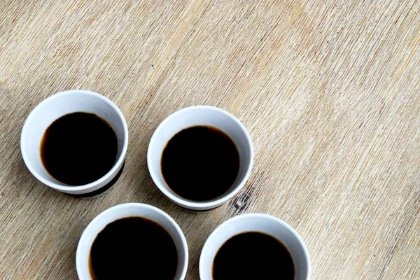 Четыре Чашки Черного Кофе Деревянном Столе — стоковое фото