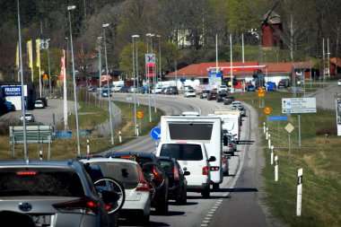 Soderkoping trafik sıkışıklığı ve kuyruklar, İsveç'te tatil sırasında yaygın bir fenomen, özellikle yaz aylarında. Soderkoping, İsveç'te çekilen fotoğraf 22 Nisan 2019