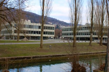 Biel dilbilgisi okul - Bienne göl.