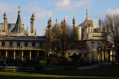 Brighton Royal Pavilion Kral George IV için 19. yüzyılın başlarında inşa edilmiş. Önden görünüm.