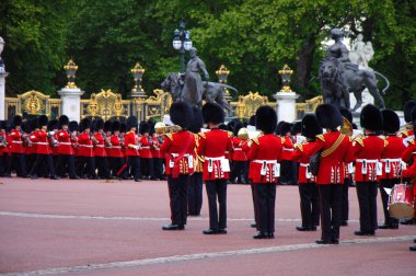 Kraliçeler doğum günü kutlama provası 2019'da kraliyet saray muhafızı grubu. Buckingham sarayı, Londra, İngiltere.