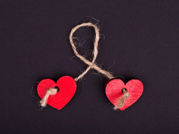 Två Röda Hjärtan Grupp Bunden Med Rep Begreppet Kärlek Och — Stockfoto