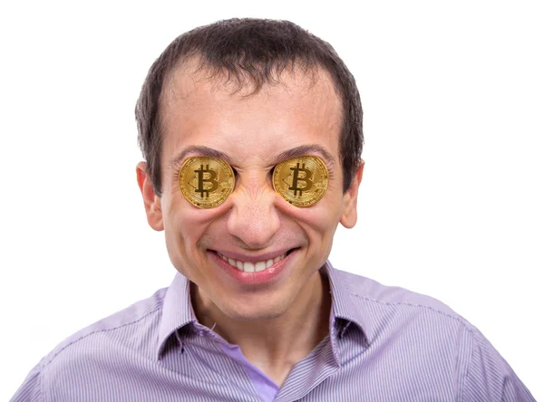 Wesoły Młody Człowiek Gold Bitcoin Oczy Białym Tle — Zdjęcie stockowe