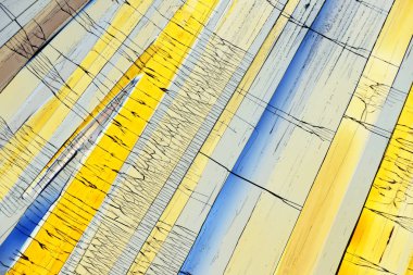 Polarize ışığın renkli mikro kristaller.