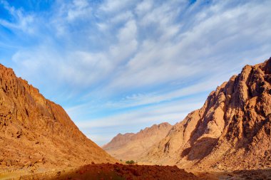Mısır'daki Sina dağlarının görünümü.