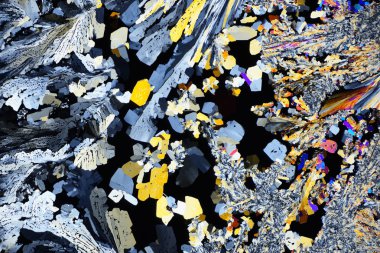 Polarize ışığın renkli mikro kristaller. Bir MICR aracılığıyla fotoğraf