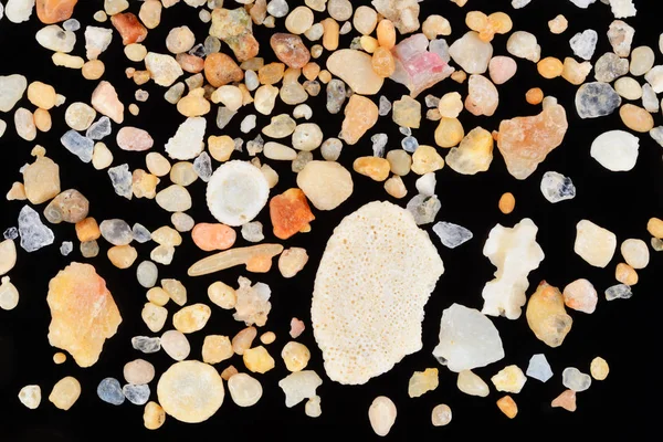Primo piano estremo dei granelli di sabbia corallina — Foto Stock