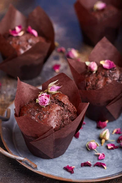 Muffins Chocolate Com Pedaços Chocolate Deliciosa Sobremesa Doce Caseira Pausa — Fotografia de Stock