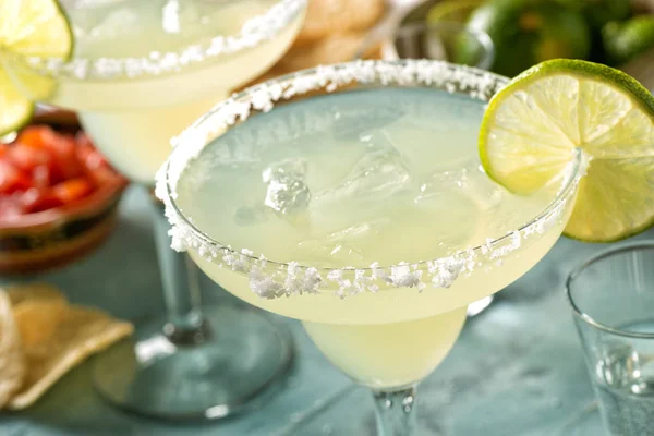 Leckere Tequila Und Limetten Margaritas Auf Einem Tisch Freien Mit — Stockfoto