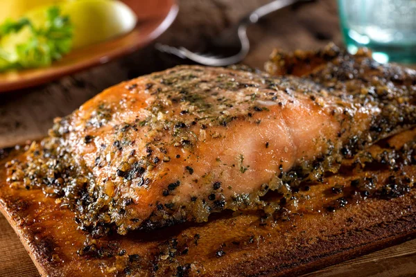 Serving Delicious Maple Smoked Pepper Cedar Planked Salmon — Stock Photo, Image