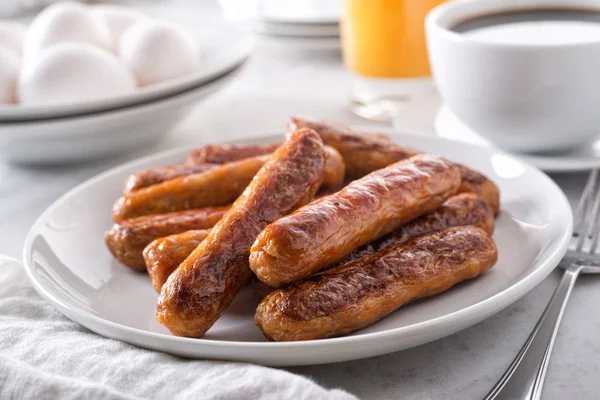 Plato Deliciosa Salchicha Desayuno Cocida Con Café Zumo Naranja Huevos —  Fotos de Stock
