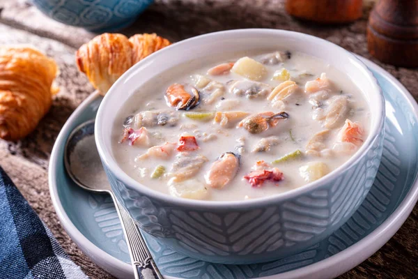 Bowl Delicious Seafood Chowder Fresh Clams Mussels Lobster Shrimp Scallops — Stock Photo, Image