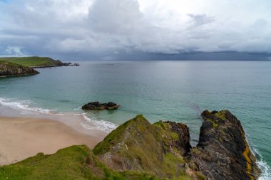 scotlands çarpıcı Kuzey Atlantik plajları kuzeybatısında İskoç dağlık bölgelerde bulunan durness Sango defne kumsalda
