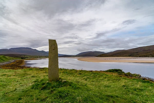 Taş marker shore Kyle Durness, İskoçya'nın üzerinde