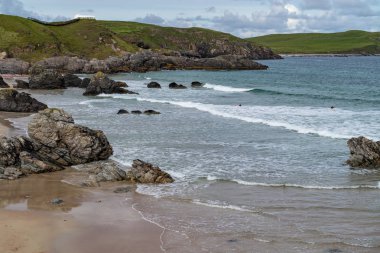 scotlands çarpıcı Kuzey Atlantik plajları kuzeybatısında İskoç dağlık bölgelerde bulunan durness Sango defne kumsalda