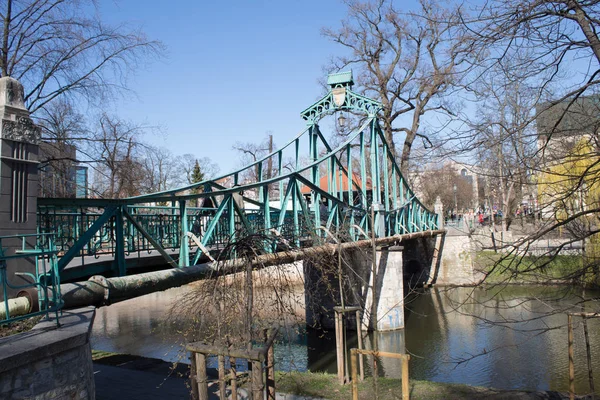 Ополе Польша 2019 Мост Влюбленных Весной Реке Одер Редакционное Изображение — стоковое фото