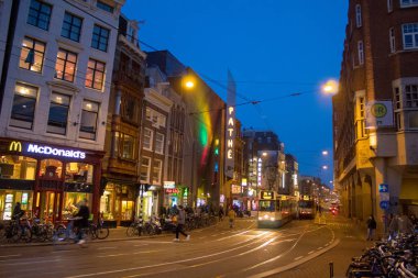 Amsterdam/Hollanda, 06 Nisan 2019: Eski Amsterdam Gece Sokakları
