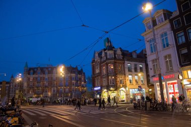 Amsterdam/Hollanda, 06 Nisan 2019: Eski Amsterdam Gece Sokakları