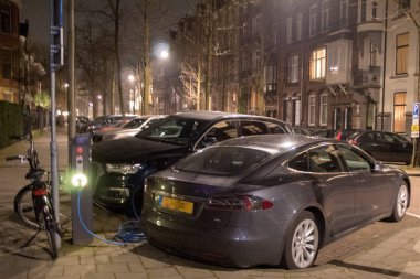Amsterdam/Hollanda, 06 Nisan 2019: Eski Amsterdam Gece Sokakları
