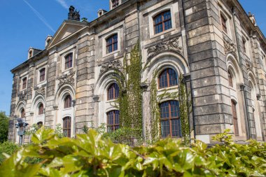 Dresden şehrinde restore edilmiş ve restore edilmiş Barok tarzı mimari