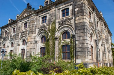 Dresden şehrinde restore edilmiş ve restore edilmiş Barok tarzı mimari