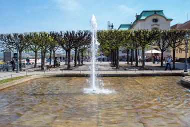 Dresden, Almanya - 20 Nisan 2019: Güzel restore edilmiş Barok mimarisiyle Dresden şehir manzarası, eski şehir merkezi.