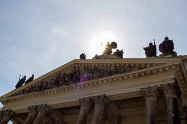 Güneşli bahar gününde Dresden eski şehir tarihi binalar, Almanya 