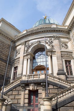 Güneşli bahar gününde Dresden eski şehir tarihi binalar, Almanya 