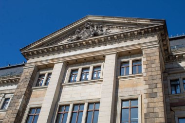 Güneşli bahar gününde Dresden eski şehir tarihi binalar, Almanya 