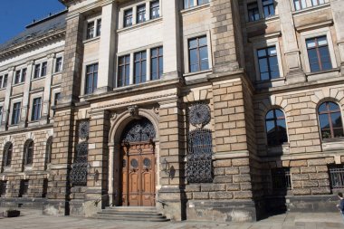 Güneşli bahar gününde Dresden eski şehir tarihi binalar, Almanya 