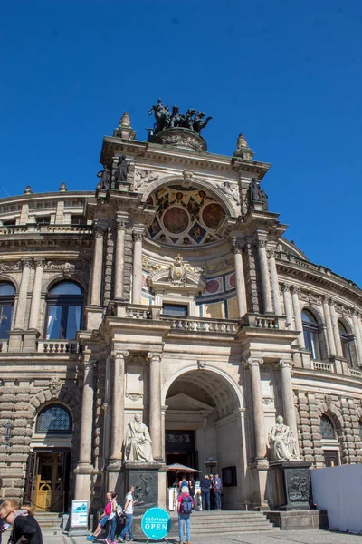 Drážďany Německo Duben 2019 Semperoper Drážďany Koncertní Síň Pro Nejstarší — Stock fotografie