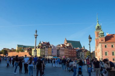 Varşova/ Polonya - 22 Eylül 2019: Savaştan sonra restore edilen Varşova Eski Kenti, Varşova'nın en ünlü turistik yerlerinden biri olan Varşova'nın en eski tarihi bölgesidir..