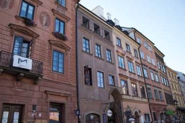 Varşova/ Polonya - 22 Eylül 2019: Savaştan sonra restore edilen Varşova Eski Kenti, Varşova'nın en ünlü turistik yerlerinden biri olan Varşova'nın en eski tarihi bölgesidir..