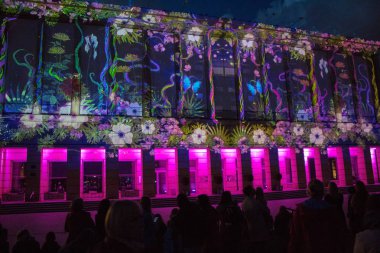 Lodz/ Polonya - 28 Eylül 2019: Ix World Light Move Festival Avrupa'nın en büyük festivallerinden biridir (binalarda aydınlatma, 2d / 3d ekranları veya aydınlatma enstalasyonları, sergiler, etkinlikler, müzik)