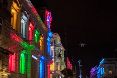 Lodz/ Polonya - 28 Eylül 2019: Ix Lodz World Light Move Festival, Lodz şehrini olağanüstü özel bir şekilde gösteren ve binalarını farklı bir ışıkaltında sunan sanatsal bir etkinliktir.