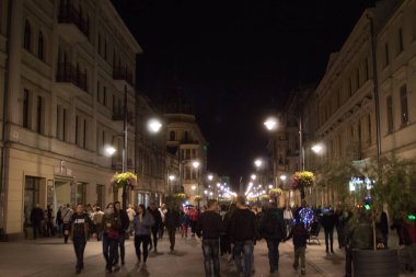 Lodz/ Polonya - 28 Eylül 2019: Ix Lodz World Light Move Festival, Lodz şehrini olağanüstü özel bir şekilde gösteren ve binalarını farklı bir ışıkaltında sunan sanatsal bir etkinliktir.