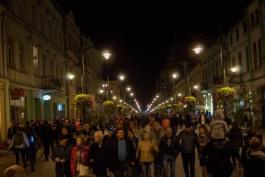 Lodz/ Polonya - 28 Eylül 2019: Ix Lodz World Light Move Festival, Lodz şehrini olağanüstü özel bir şekilde gösteren ve binalarını farklı bir ışıkaltında sunan sanatsal bir etkinliktir.