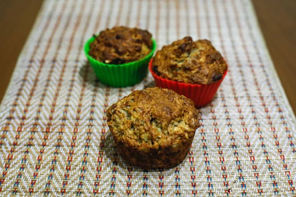Gebakken muffins in bakken schotel — Stockfoto