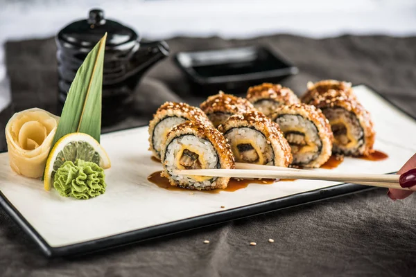 Japoński Unagi Roll Sushi Serwowane Tabliczce Płótno — Zdjęcie stockowe