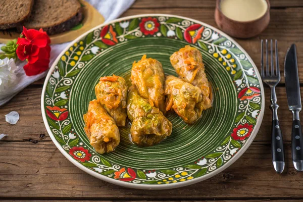 Traditional Cabbage Rolls Rustic Floral Patterned Plate Wooden Table — Stock Photo, Image