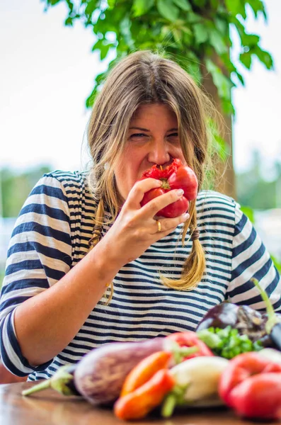 Cute Woman Eating Whole Fresh Red Tomato Table Raw Vegetables — Stock Photo, Image