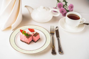 gurme tatlı çilek ve çay ile yakından görmek tablo