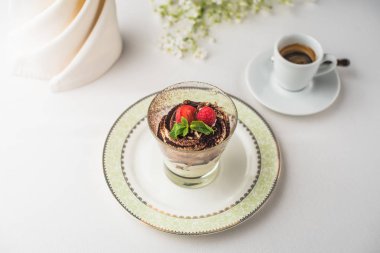 lezzetli tatlı çilek cam ve kahve ile yakından görmek tablo