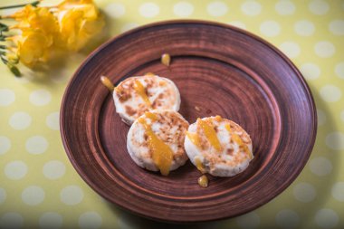 Kızarmış peynirli börek kil plaka reçel görev yaptı.