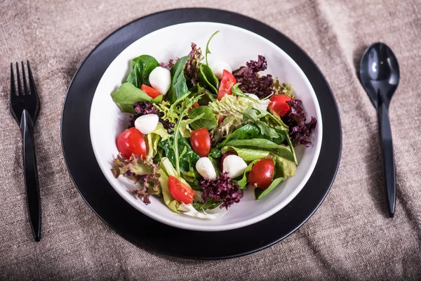 Ensalada Verduras Frescas Con Queso Mozzarella Tazón —  Fotos de Stock